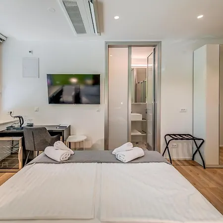 Pomak Luxury Split