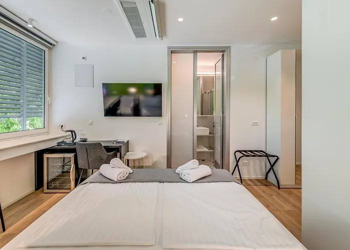 Pomak Luxury Split